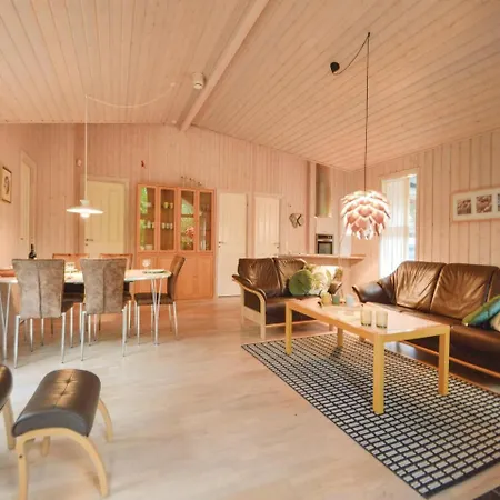 Holiday home Three-bedroom Holiday In